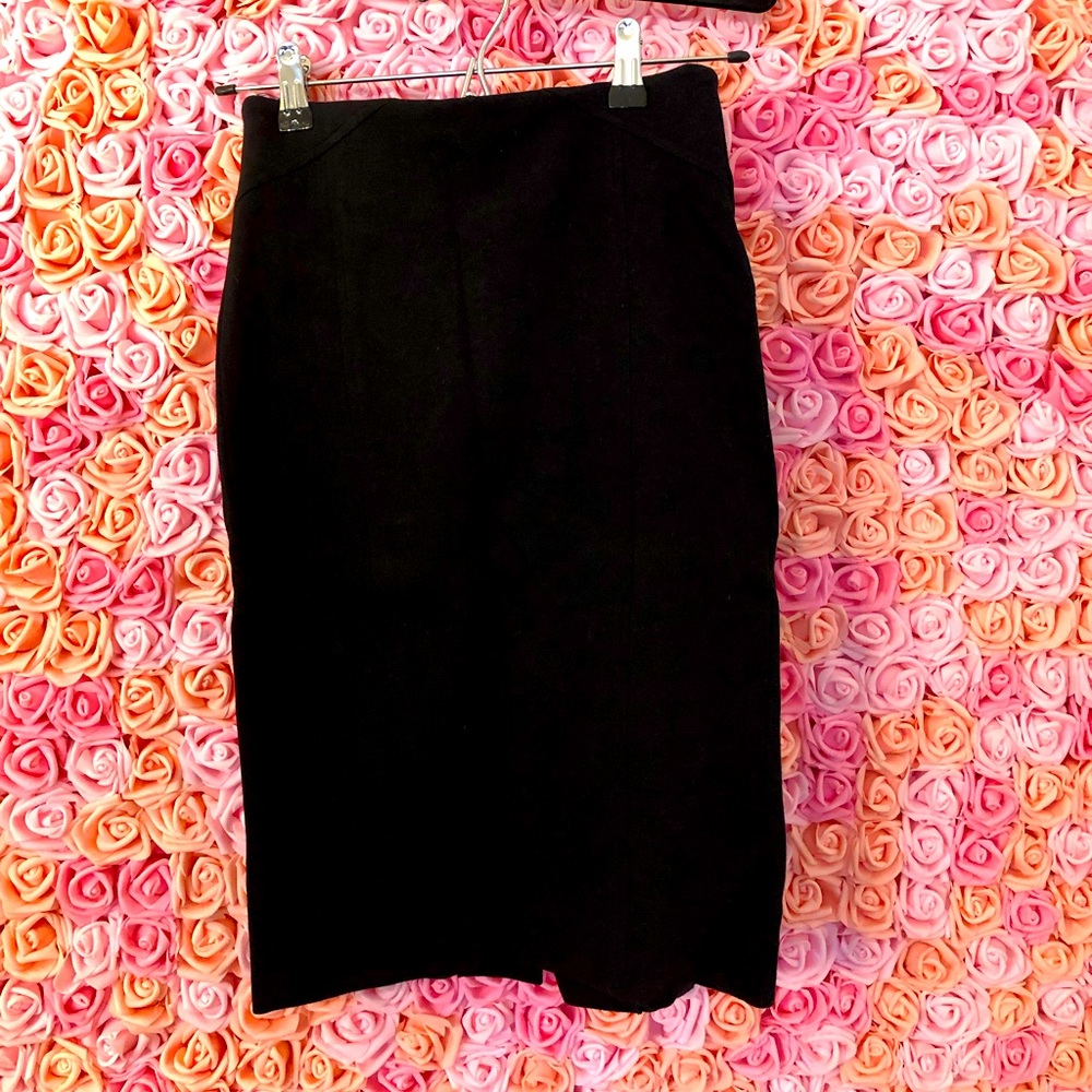 Black pancil skirt .